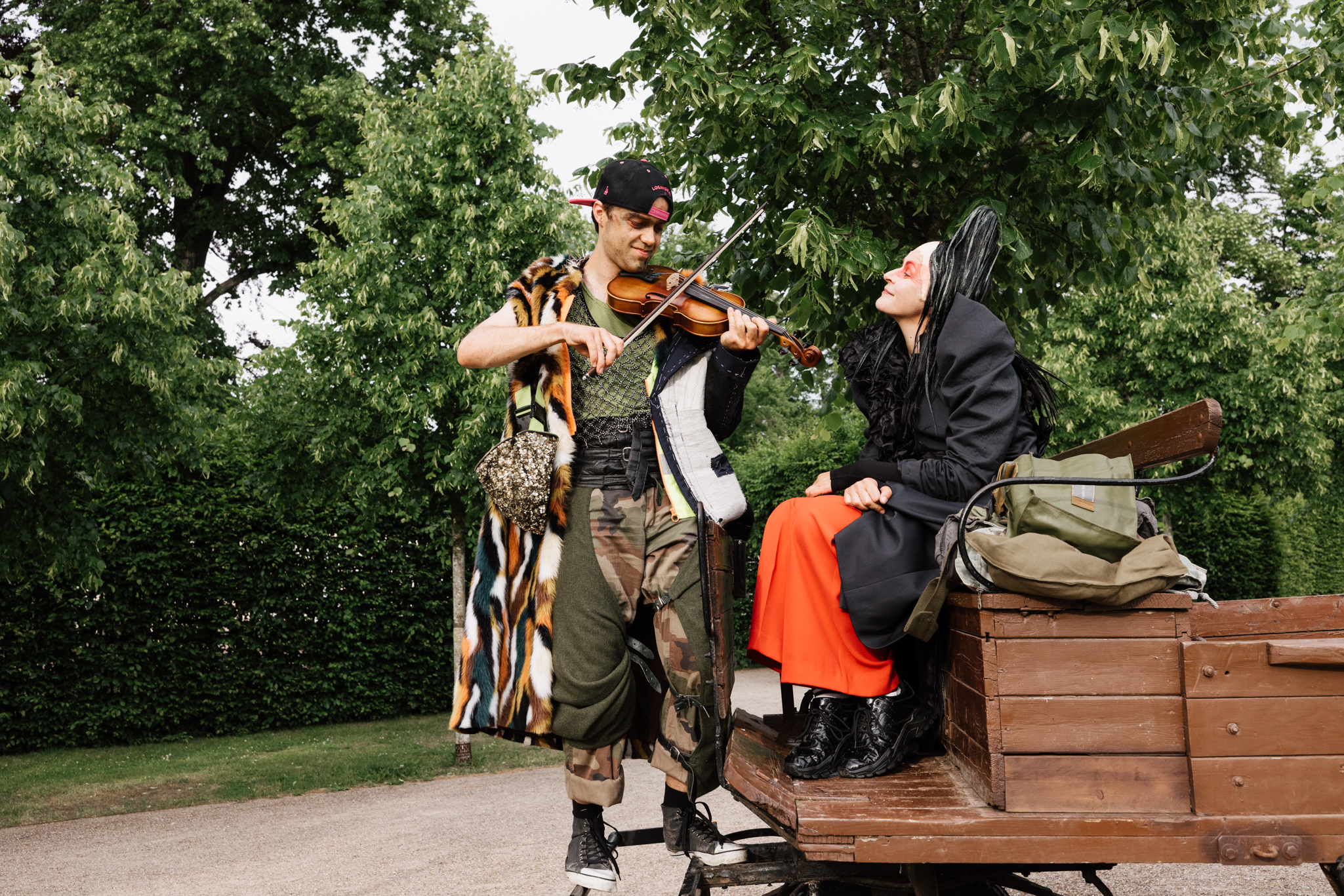 Der Soldat spielt Geige vor dem Teufel