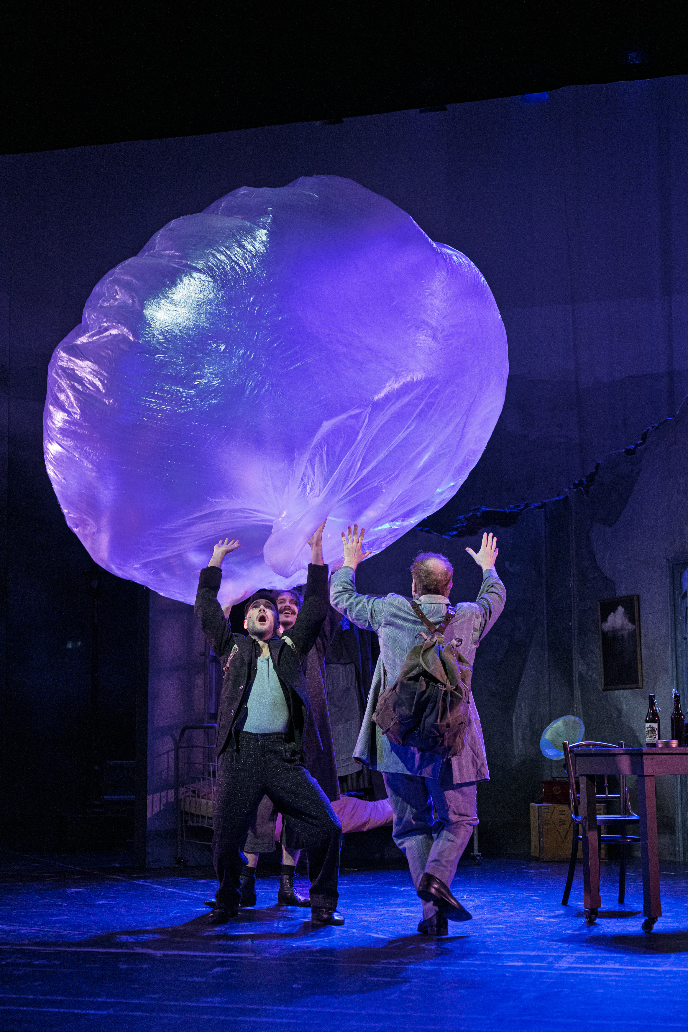 Ein Ballon symbolisiert die Reise zum Mond