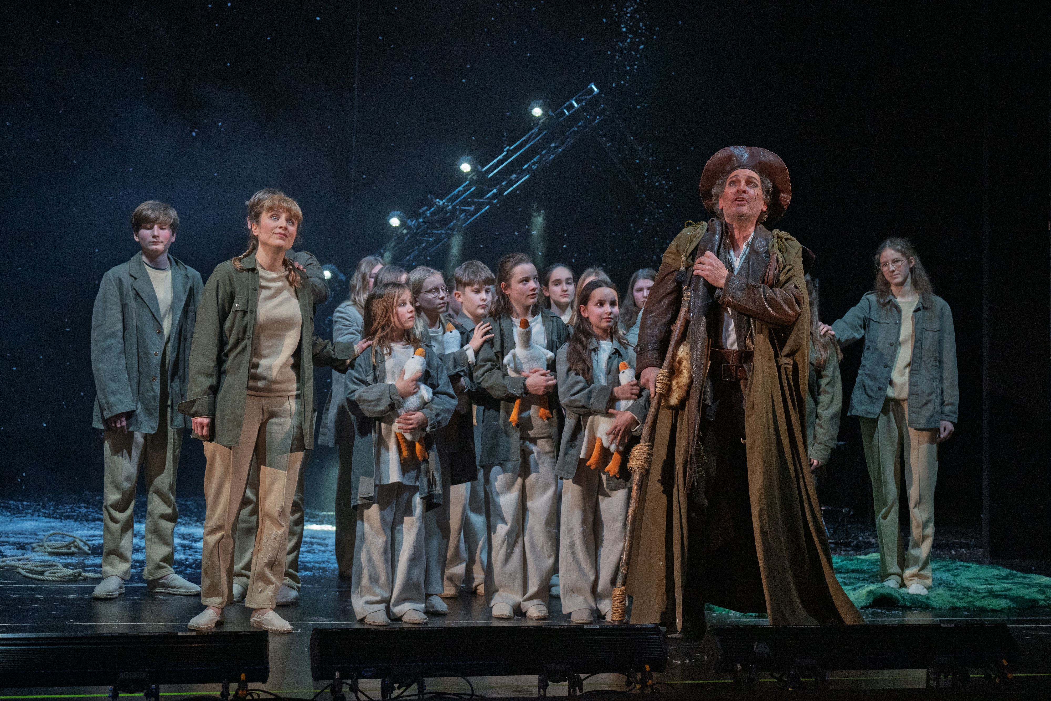 Kinderchor mit Gänsen
